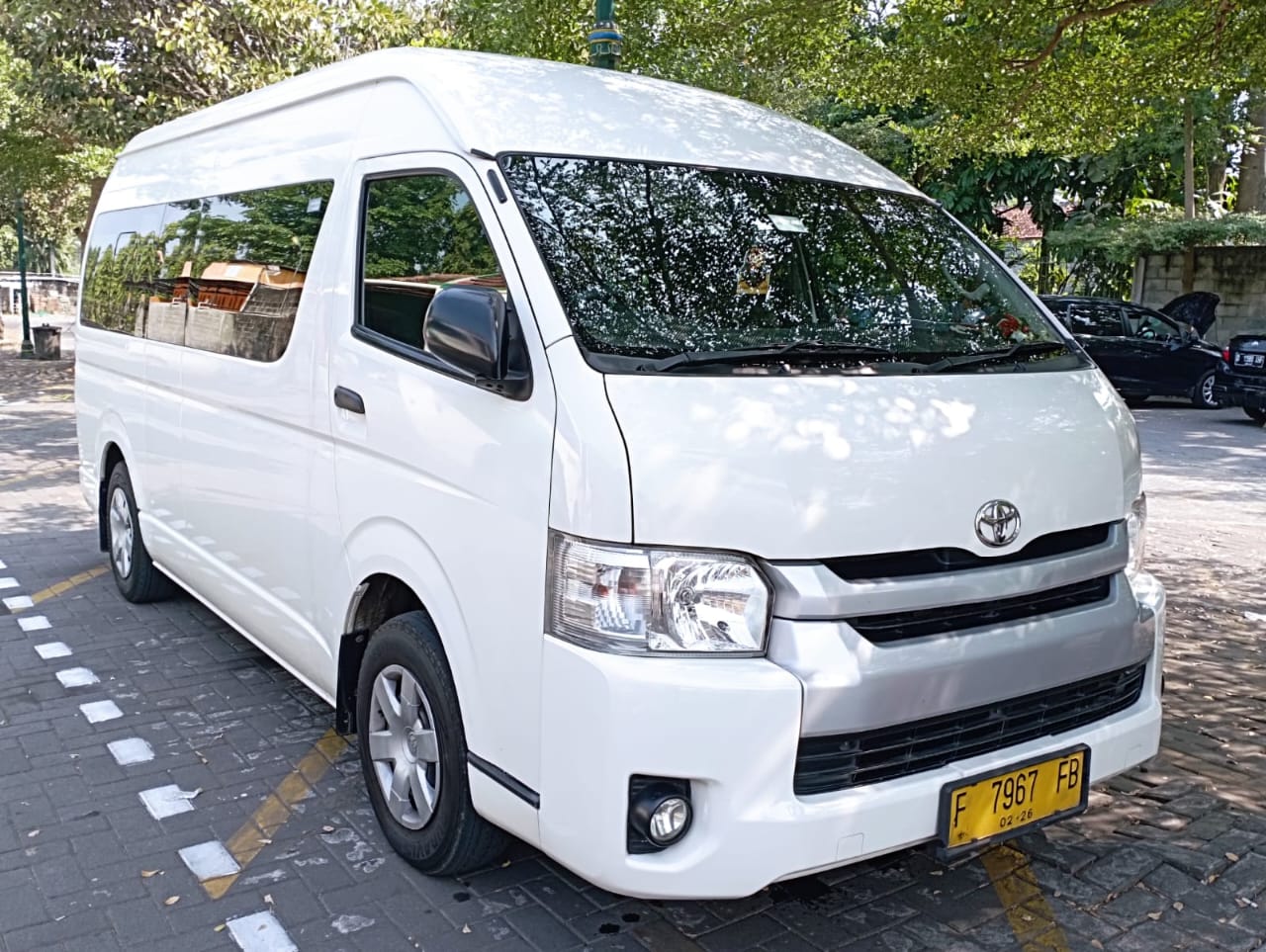 Hiace Etalase